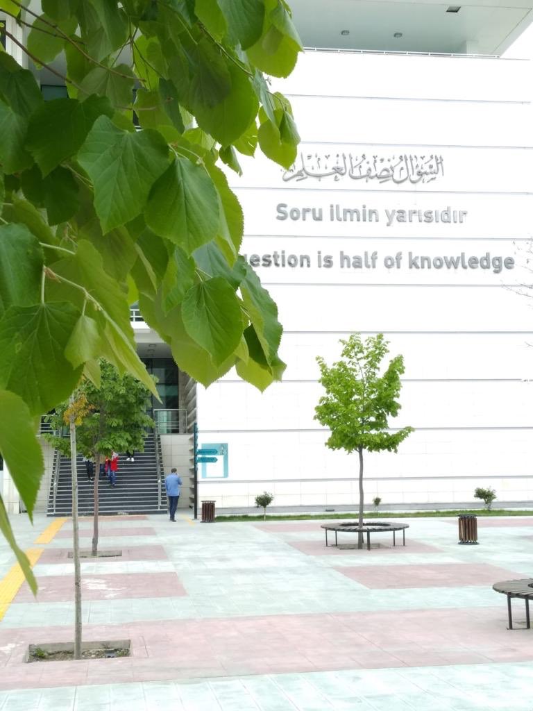 KTO Karatay Üniverstesi Tarih Topluluğu (@karatay_tarih) on Twitter photo Tarih Topluluğu olarak Mehmet Âkif Ersoy'un Safahat adlı kitabını tavsiye ediyor ve #NeGüzelKitap diyerek <a href="/ktokaratay/">KTO Karatay Üniversitesi</a>'a meydan okuyoruz💪🏻
Ey hatırasıyla kaldığım yar,
Artık aramızda bir cihan var!
Sen gökte safa-güzin-i didar,
Ben yerde azab içinde bizar!
#NeGüzelKitap Tarih Topluluğu olarak Mehmet Âkif Ersoy'un Safahat adlı kitabını tavsiye ediyor ve #NeGüzelKitap diyerek <a href="/ktokaratay/">KTO Karatay Üniversitesi</a>'a meydan okuyoruz💪🏻
Ey hatırasıyla kaldığım yar,
Artık aramızda bir cihan var!
Sen gökte safa-güzin-i didar,
Ben yerde azab içinde bizar!
#NeGüzelKitap
