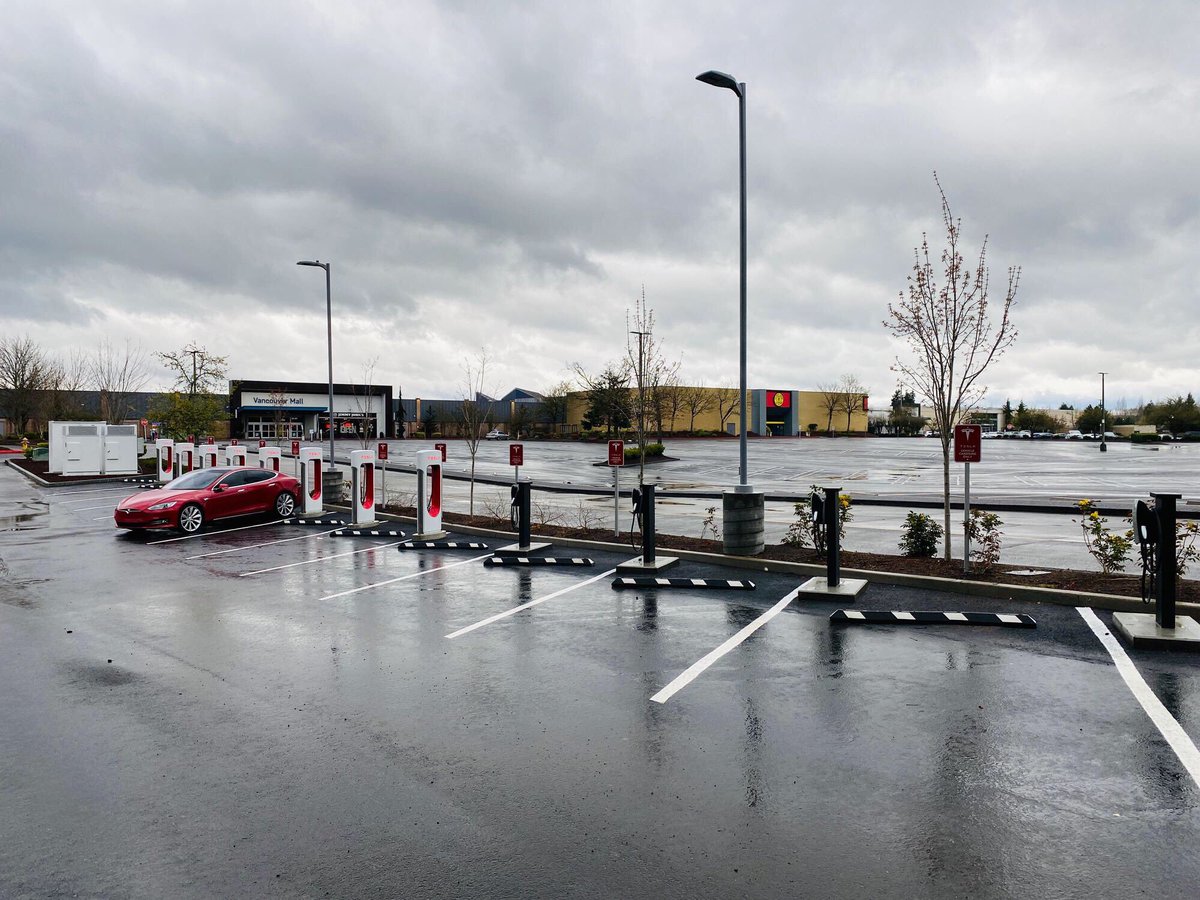 MarcoRPi1's tweet photo. Vancouver, Wa @Tesla #Supercharger is open. Photo from @plugshare https://t.co/xPjlQmp3pk