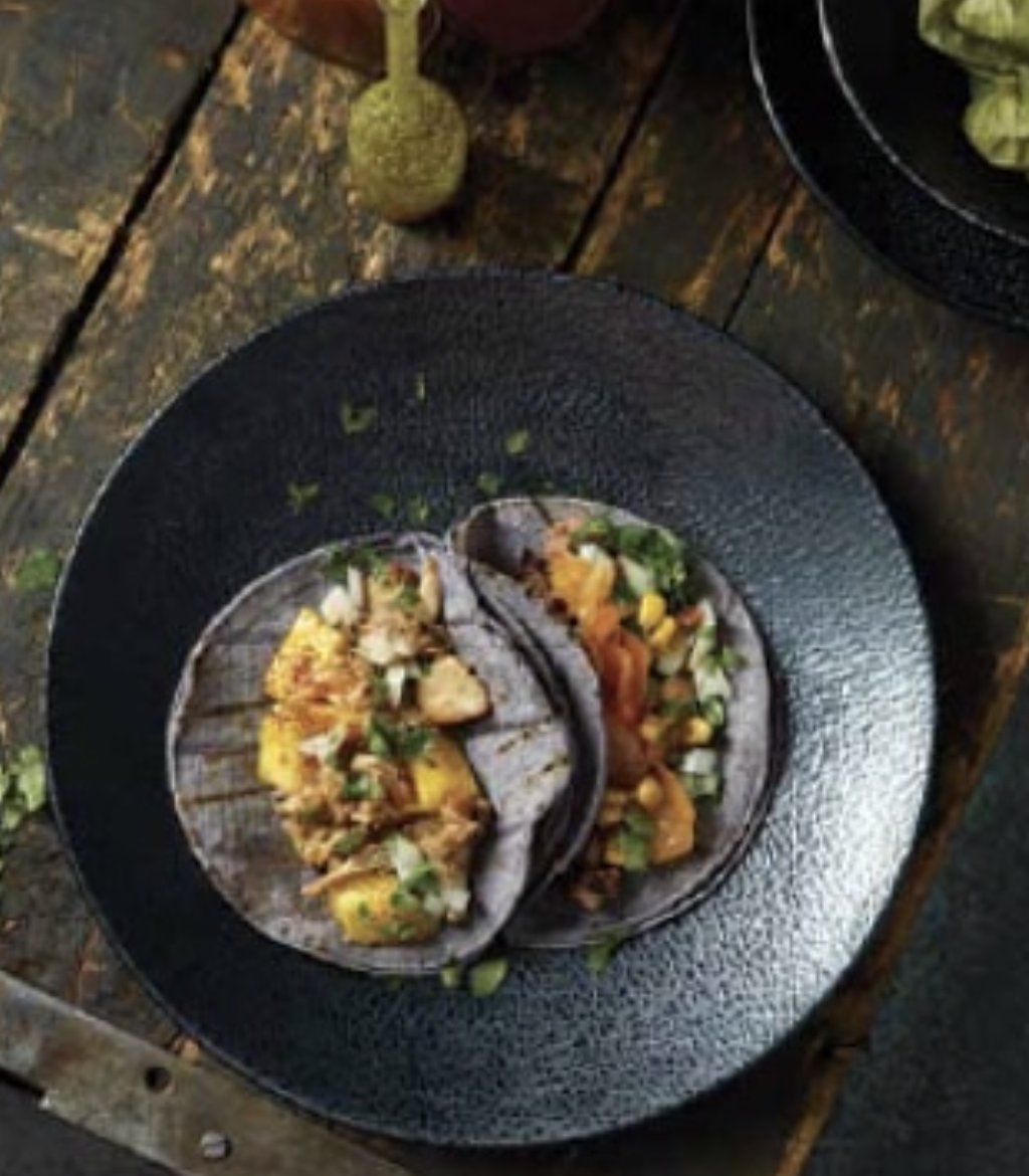 WalkingMatters's tweet photo. They say that leather goes with everything! Same is true of @OneidaFS's Leather #dinnerware from their @LuzerneGlobal collection! It's one of our #faves.
Set your food presentations apart from all the rest. 🤩
#TabletopMatters
#ThisIsOneida #UpgradeToOneida https://t.co/8kDp4N5LKq