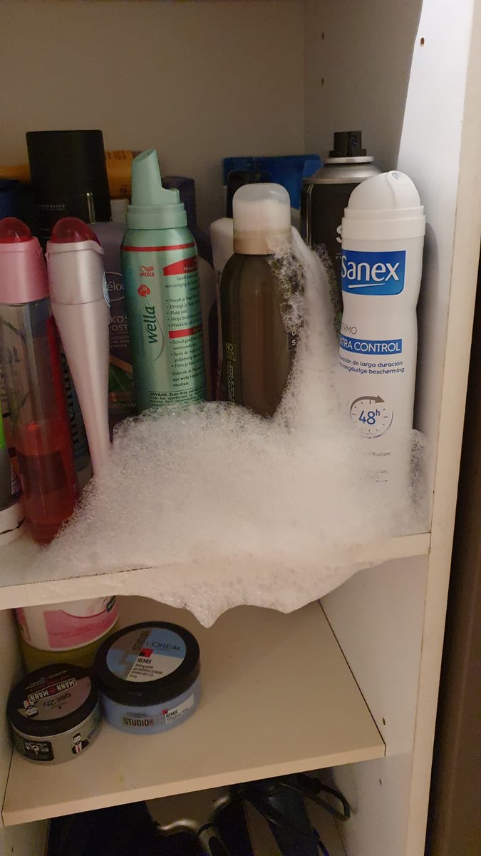 visserli's tweet photo. @Rituals  Dit is nu al de 2e fles schuim die blijft hangen, en langzaam leeg loopt. #balen #nietgrappig daar is het toch te duur voor. https://t.co/cFh6Q7VDZp