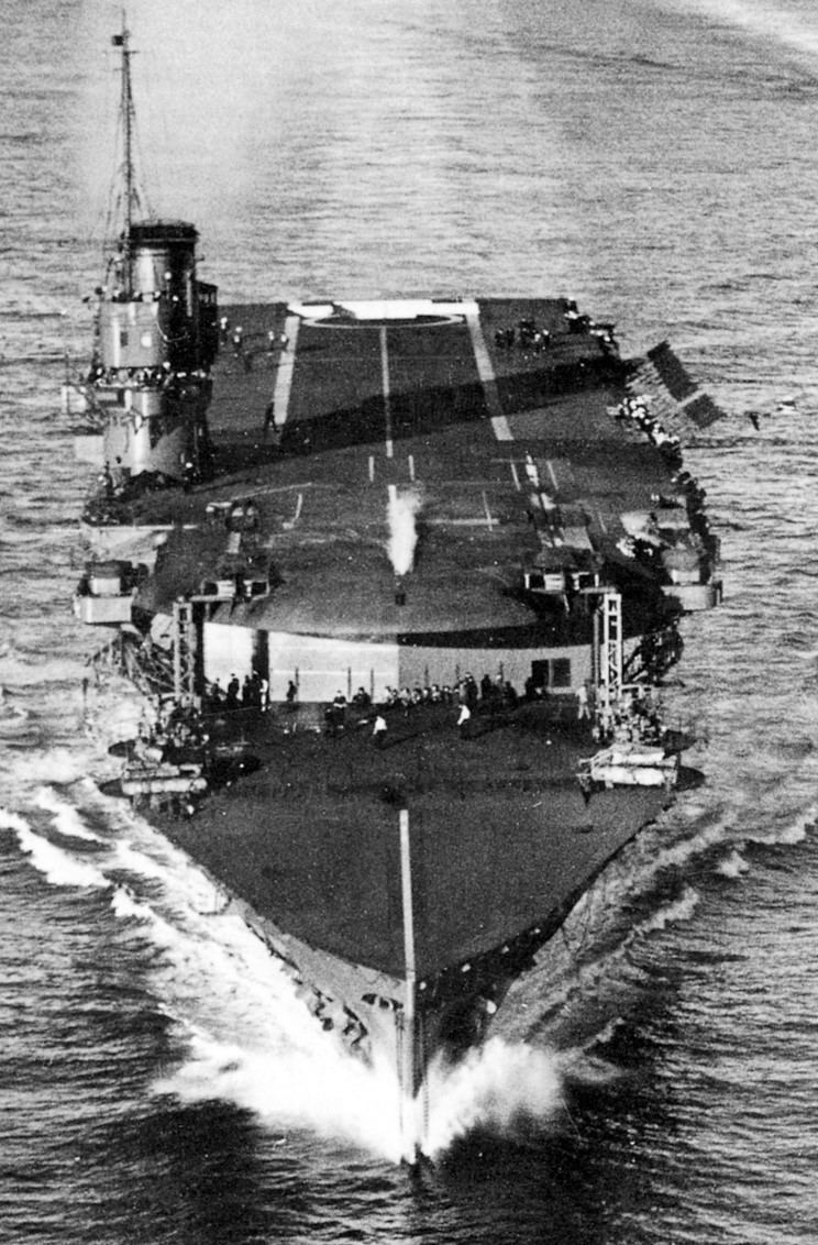 昭和10年の改装で英空母カレイジャスは空気式カタパルト二基を上飛行