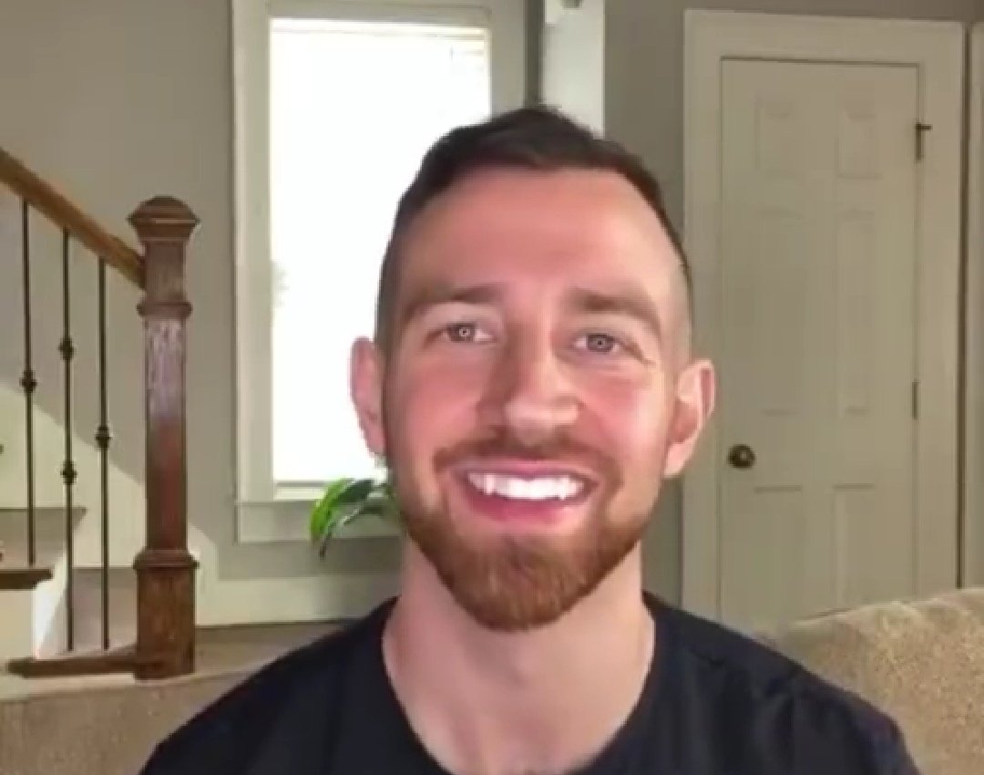 Lameron4ever's tweet photo. How @Need4LSpeed sees her Prince Charming @camrhamilton 😍 Crayon Version❤️😂 #LoveIsBlind #Lameron #BrownHair #RedBeard https://t.co/p3VFOXcorF