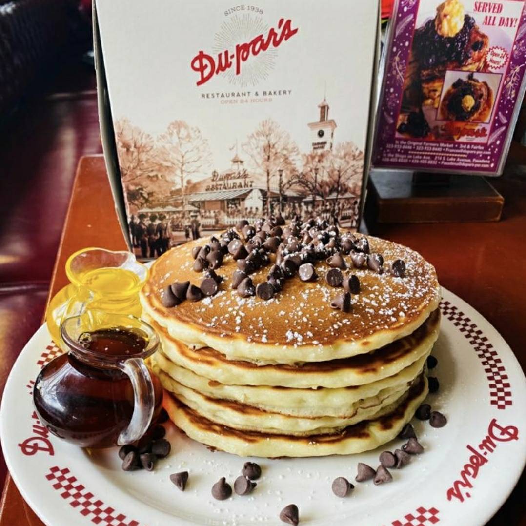 SouthLakeAvenue's tweet photo. Now is the time to work on your breakfast game! What better way to start your mornings than with homemade pancakes? Stop by Du-Par’s Pasadena and get yourself a pancake mix kit so you can enjoy Du-Par’s fluffy pancakes at home! #supportlocabusinesses #Dupars #WeWillGetThroughThis https://t.co/NZ6tVsQky3