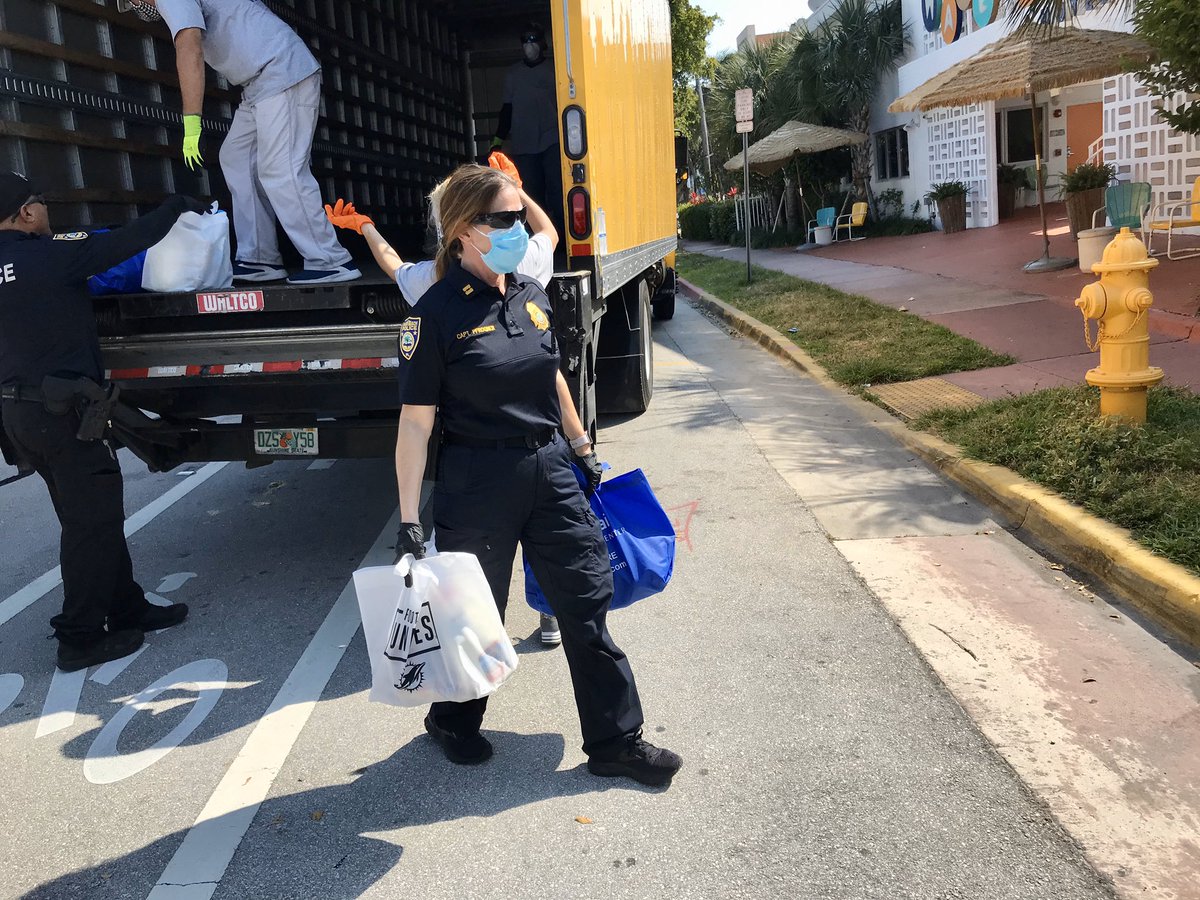 MiamiBeachPD's tweet photo. #YourMBPD has once again partnered with South Florida Seniors in Action and @FarmShareFL to bag and deliver food to seniors throughout Miami Beach. #COVID19 #MBeKind https://t.co/lJarOqh4rH