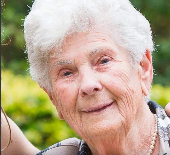 There's something very sad and yet beautiful about this. May she #RestInPeace

Belgian woman, Suzanne Hoylaerts, aged 90, dies of #Covid_19 after refusing a respirator, telling her doctors "Save it for the youngest [who need it most], I've already had a beautiful life."