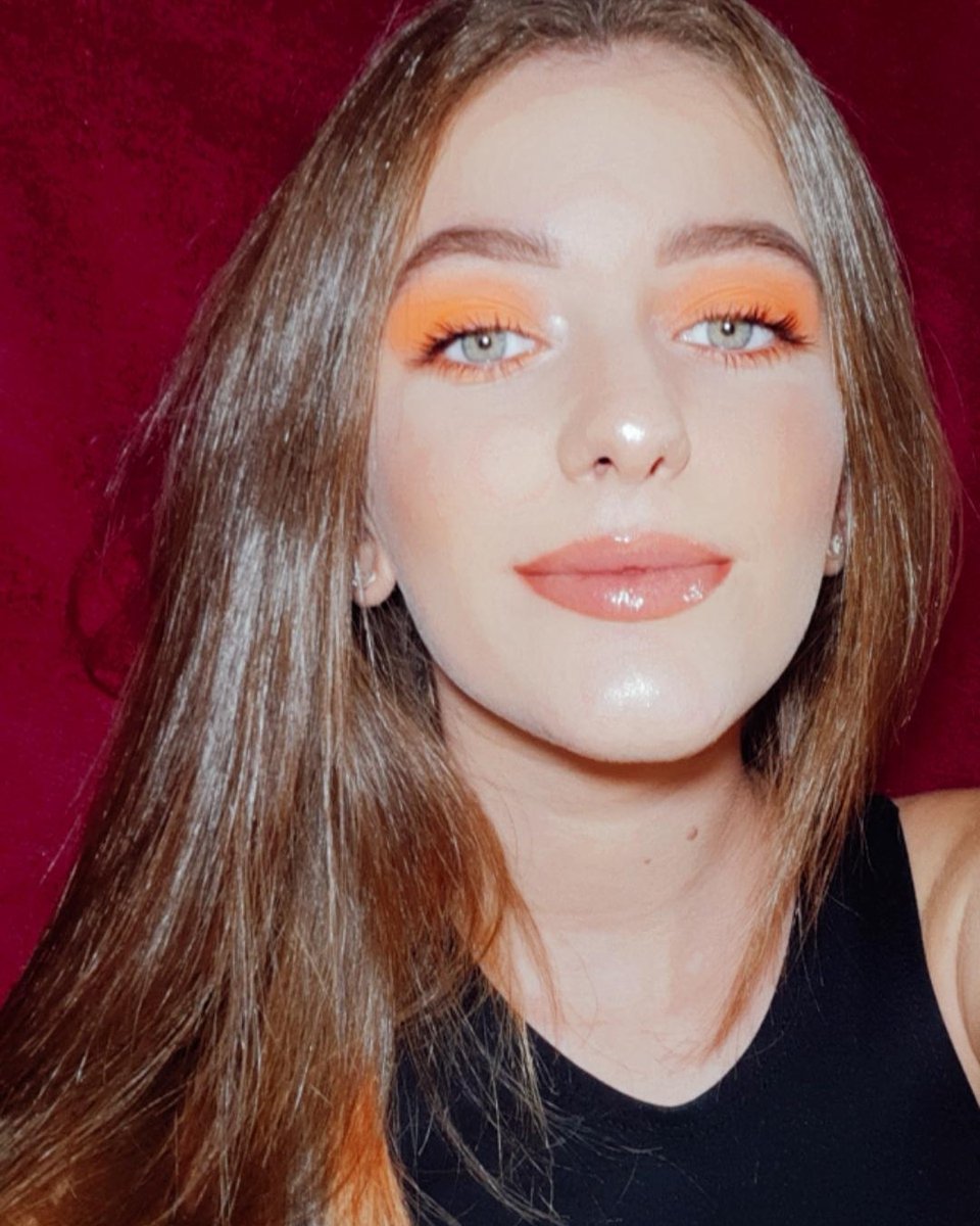 opssannazita's tweet photo. Uma make laranja nessa quarentena!🧡
•
•
•
•
#orange #laranja #larajinha #make #makeuporange #maquiagem #meninasolta #girl #meninamulher👑 #quarentena #quarentenaemcasa #fiqueemcasacovid19 #naosaiadecasa #makeemcasa https://t.co/dY4yYvYkJw