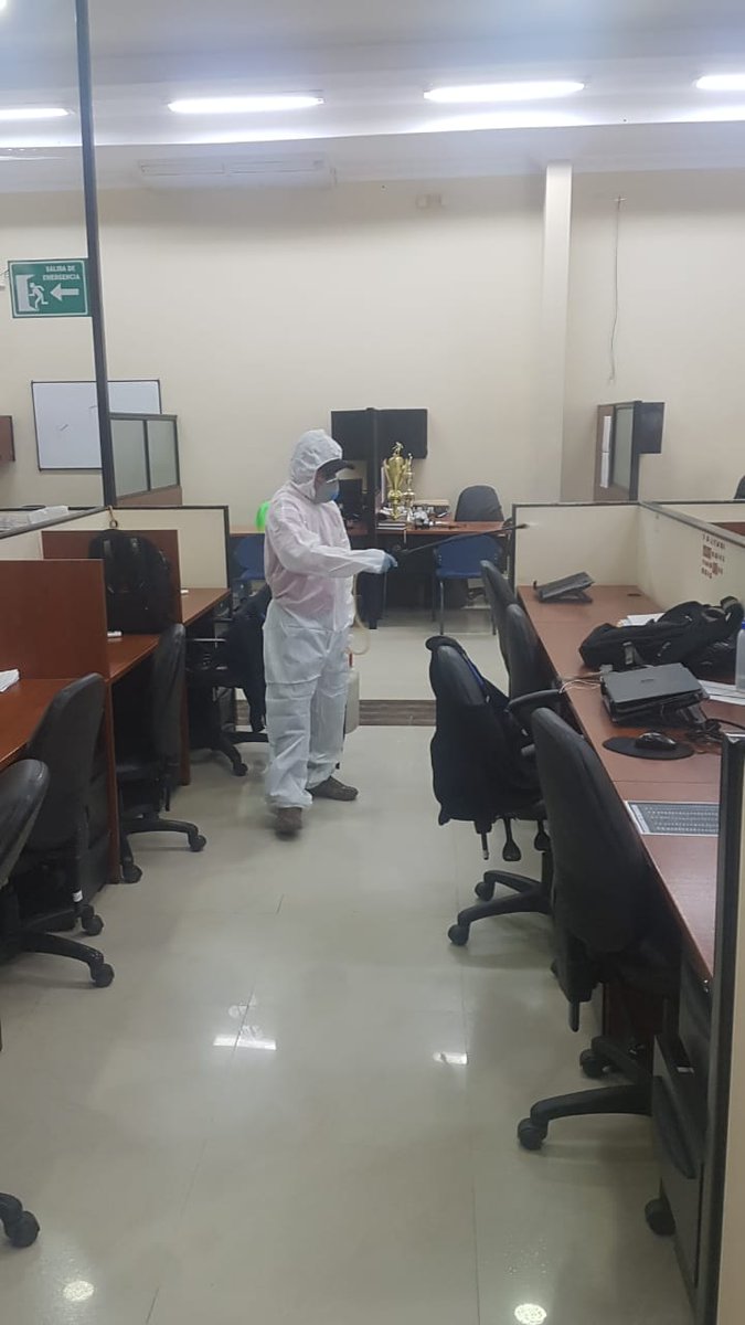 UNCocaSinclair's tweet photo. Personal de Servicios de Generales de @CelecEnerjubone, realiza todos los días la fumigación y desinfección de vehículos, oficinas y campamentos de Minas San Francisco, para precautelar la salud de los servidores.
#GarantizamosServiciosDeEnergía #QuédateEnCasa https://t.co/XkT1WrKCoP
