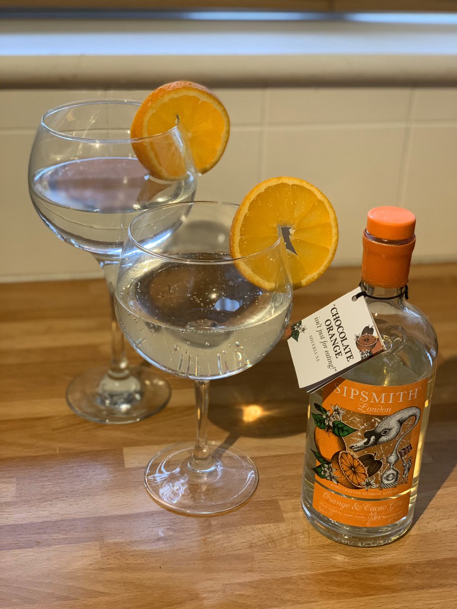 LeeQuinnHill's tweet photo. Tonight’s gin @sipsmith Thank ladies from work for the Xmas present. Lockdown seems the perfect time to open the bottle. #gin #sipsmithsgin #lockdown https://t.co/jhwVSVSIGd