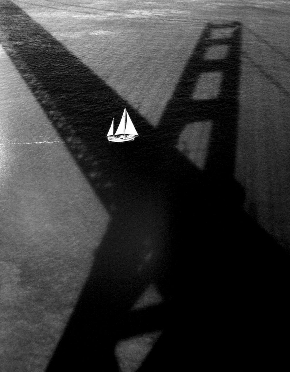 HarnMuseumofArt's tweet image. Sunshine not only soothes the soul but provides interesting shapes and patterns in the shadows it creates. Look for shadows today and share what you find. Image: Stuart Levy, "Sailboat and Shadow (Golden Gate Bridge # 176)," 1994 #artinshadows