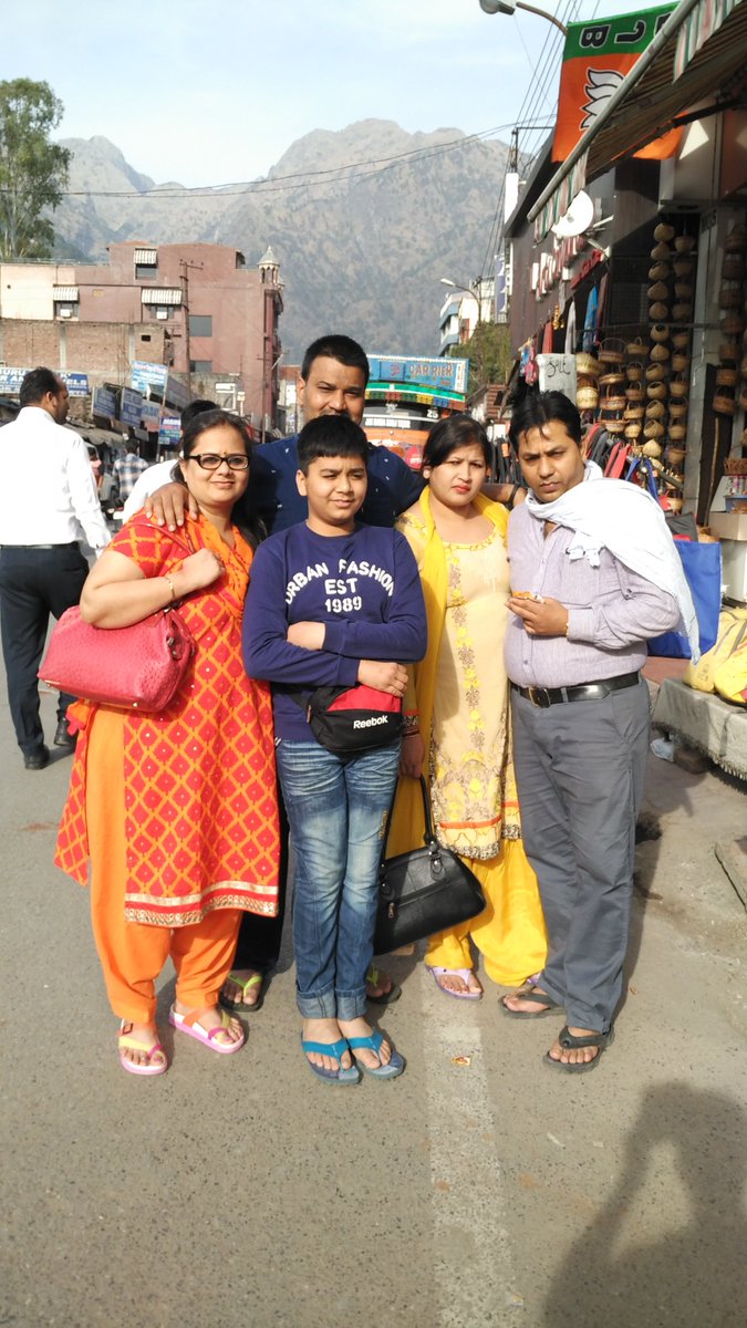 108_piysanatani's tweet photo. @aristocratbags
#ContestAlert #WinABackpack #UnpackYourDreams.My #AristoTravelBuddy Memory Or mommt.was when my family and my bro. In law family travelled to Maa Vaishnodevi and J&K.Join friends @Vaibhvtweets @Maroof__KHAN @stufflistings @helloansuman @srai5262 @kunkunmishra https://t.co/JtETU3jKEJ