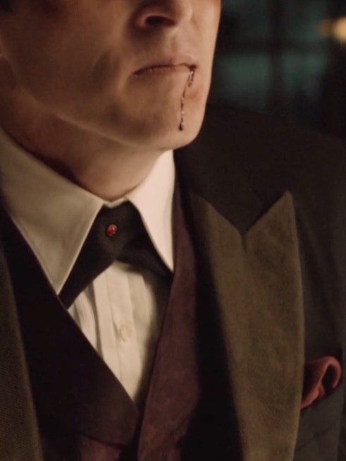 Oswald Chesterfield Cobblepot Іn Details: A Thread