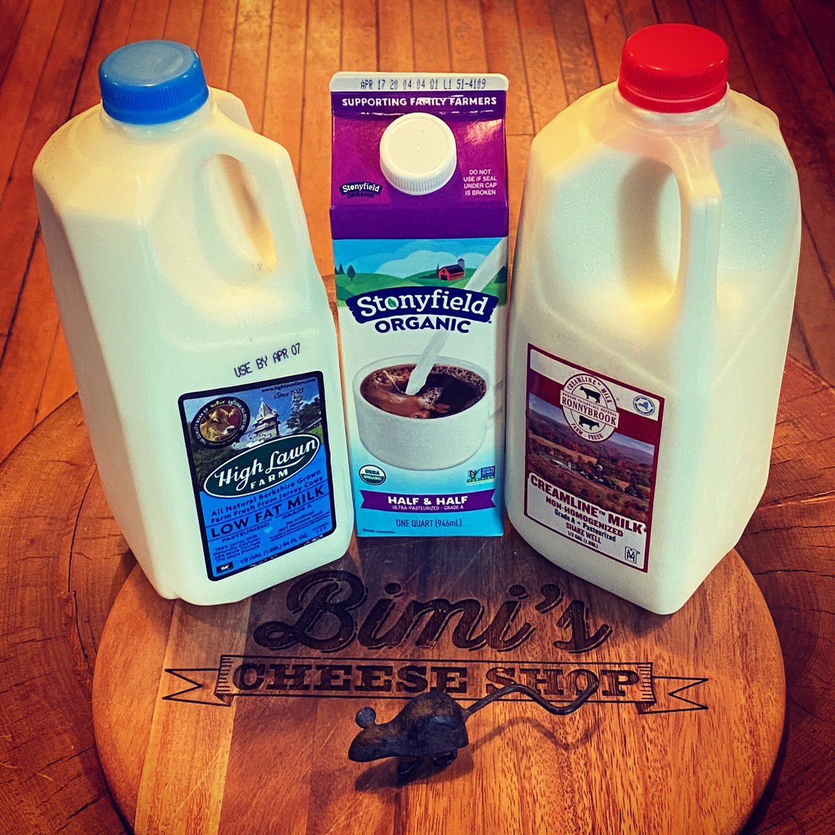 BimisCheese's tweet photo. Hello neighbors— we’ve got milk. Whole, Lowfat and Half and Half. All cheese, provisions and menu items are available for sidewalk pickup. We are open Monday-Saturday 10:30-4 and Sunday 10:30-3.  Come by or call ahead 518.392.8811.  #chathamny https://t.co/fkBg94LZOG