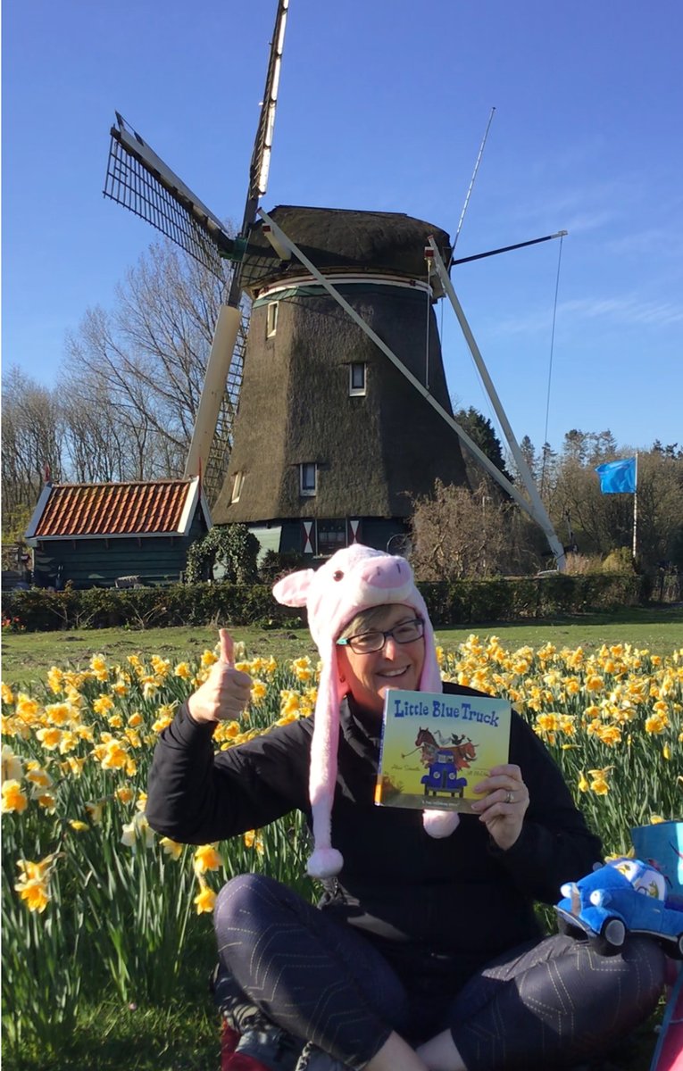 JulieMuirReads's tweet photo. Beginning to see a pattern here. Preparing my read alouds for distance learning amongst the flowers of the Netherlands. Tulips next I think. #ISAreads #INTLchat #ISAlibraries #distancelearning #PYPlibrary #schoollibrarylife https://t.co/0DhnSmiqkp