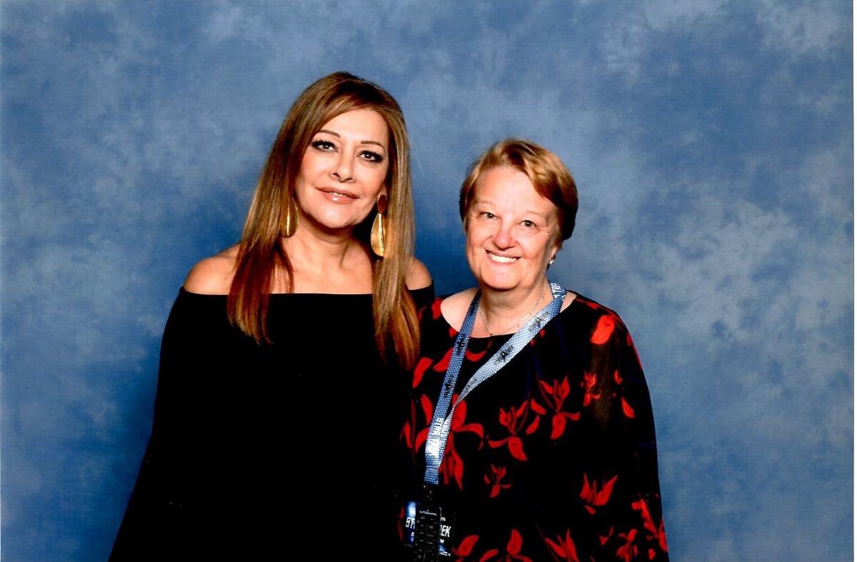 SUSIE1932's tweet photo. @Marina_Sirtis Happy Birthday! โค๏ธ๐๐ฐ๐ท๐ฅ Thank you for being so lovely and chatty at #DST2018. It was strange hearing "Counsellor Troi" speaking so knowledgeably about football! (I know less than nothing!)โฝ๏ธ https://t.co/g8hV5gGVZS