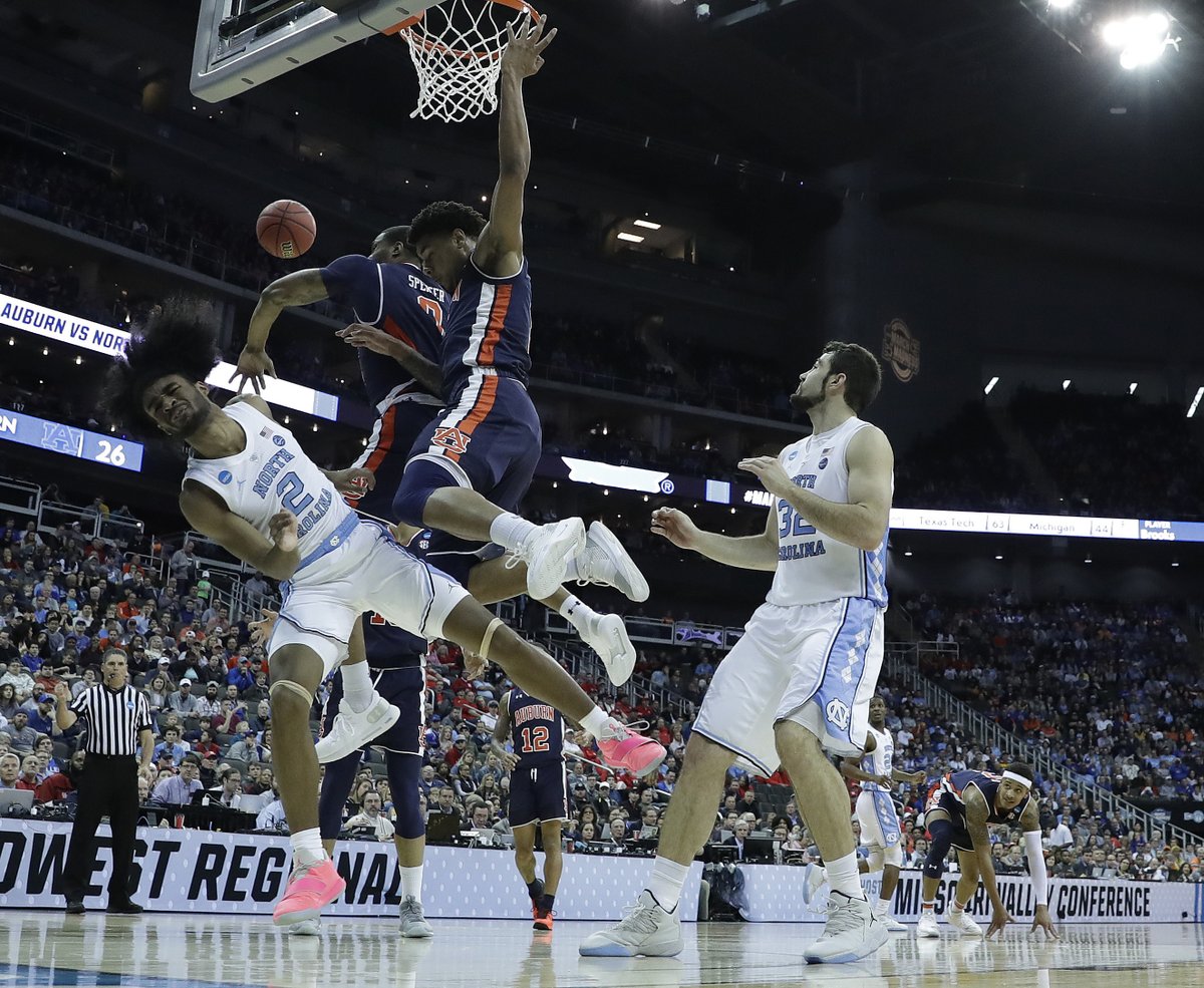 aldotcomTigers's tweet photo. ONE YEAR AGO TODAY ๐ฆ
๐๐ @AuburnMBB never trailed after half, blowing past No. 1 North Carolina to advance to the Tigers' first Elite Eight since 1986.
@chuma_okeke dominated the Tarheels with 20 points and 11 rebounds while @Therealvinoo added 9 pts and dished out 11 assists. https://t.co/ytcBpuireg