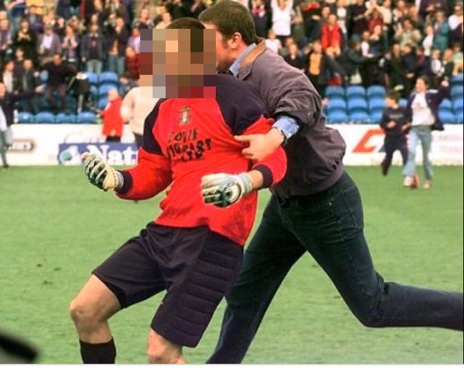 brownygkcoach's tweet photo. GK Picture Quiz... Part 3. Who is this ??
Picture 7 of 10
RT and tag GKs 👍🏻 #GetInvolved 
Compile your answers and post before 7:30pm https://t.co/axCLAc85H6