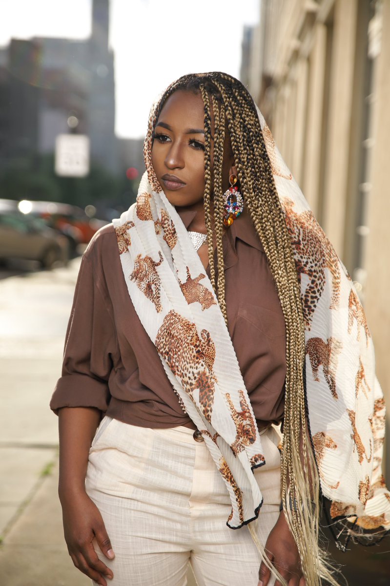 DasiaDiya's tweet photo. Iโm just too much for youuu
#dasiadiya #fashionista #inspiredmodel #twelvevisions #bossbeats #touchedbytia #iamjialafrance #portfoliobuilding #fierce https://t.co/L5TlrE0mYD