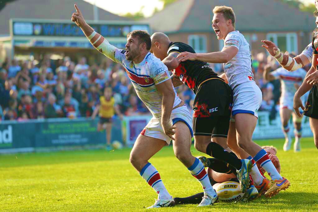 Scottymoore33's tweet photo. If you are a Rugby League person please join the challenge of posting an RL photo. Just one picture, no description. Please copy the text in your status, post a picture and look at some great memories/pictures. Missing Rugby League very much!
@WTrinityRL @jmilky34 https://t.co/xN10851s1c