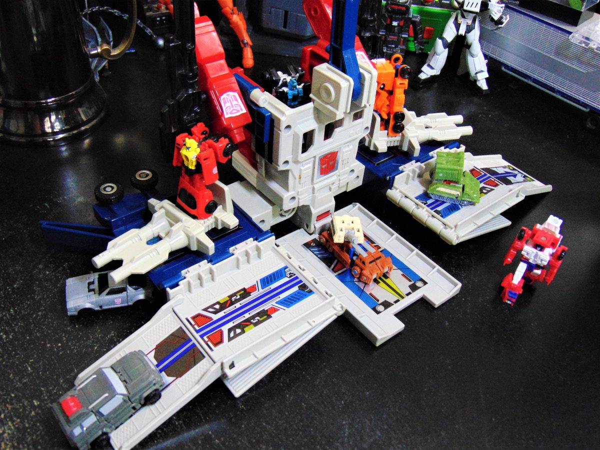 TheLocalBard's tweet image. Backwards compatibility.

#Transformers #Micromasters