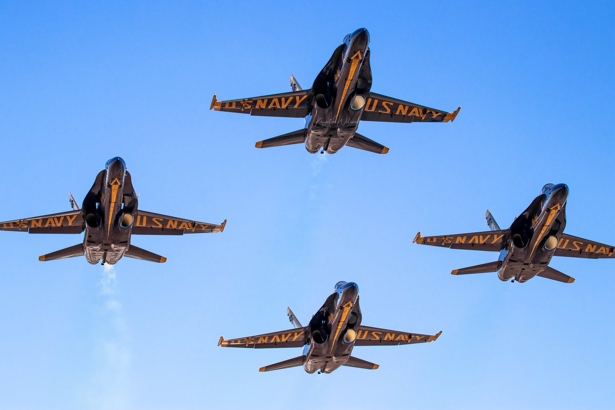 krystalphotos2's tweet photo. There is nothing quite like 4 hornets flying over you super low!!
#blueangels #blueangelspractice #usnavy #elcentro #f18 #f18hornet https://t.co/6xA8mJ8PO2