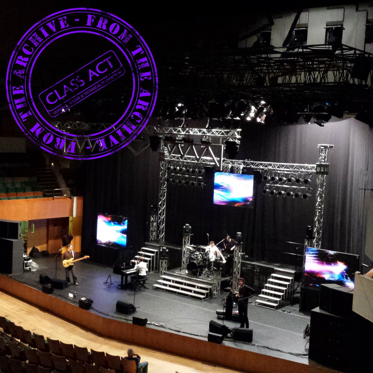 classactevents's tweet image. Killer Queen live @stdavidshall circa 2014 #FromTheArchives #live #music #sound #lighting #Showtime