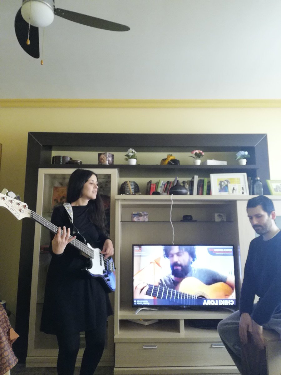 AlbertoSegura88's tweet photo. Gracias a @mariodiazmusica por hacer posible esta colabod con el colega @chiki_lora_ festivalazo #marioandfriendsfest #QuedateEnCasa https://t.co/sybgyDi4kJ