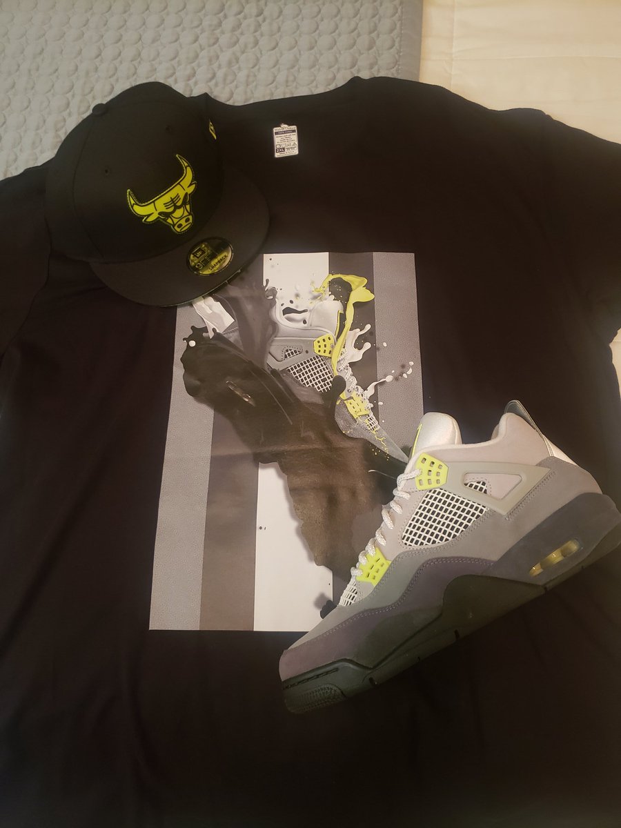 Villestunta502's tweet photo. I gotta stay fresh that's just in me! ๐ฆ๐ฆ๐ฆ๐ฆ #mrstayfresh #jordan4neon #jordan4 #bullssnapback https://t.co/Toi7DfQCs5