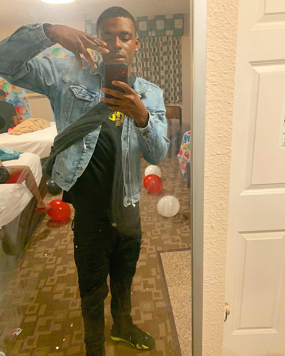 TRPM1224's tweet photo. Pre$$ureMann 🅰️🅿️™️☑️ #TRPM #APG #Dirtymirror https://t.co/P9m2UwiMNk