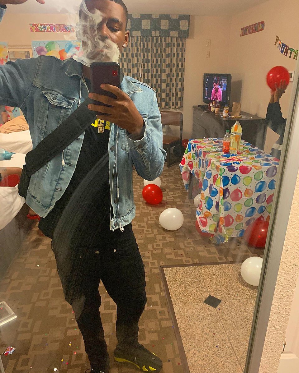 TRPM1224's tweet photo. Pre$$ureMann 🅰️🅿️™️☑️ #TRPM #APG #Dirtymirror https://t.co/P9m2UwiMNk