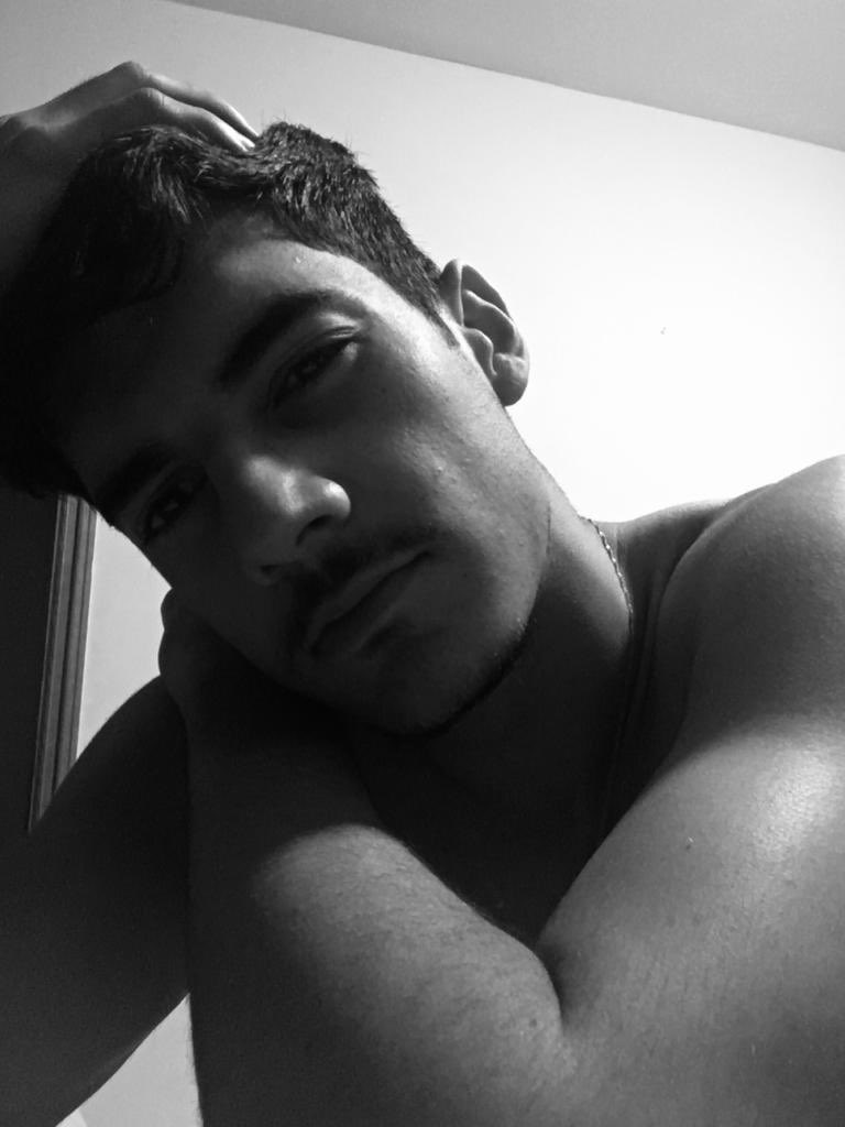 daviddjdac's tweet photo. ¿A dónde va un pensamiento cuando se olvida?🥀🖤 https://t.co/xpbRhBw2PL