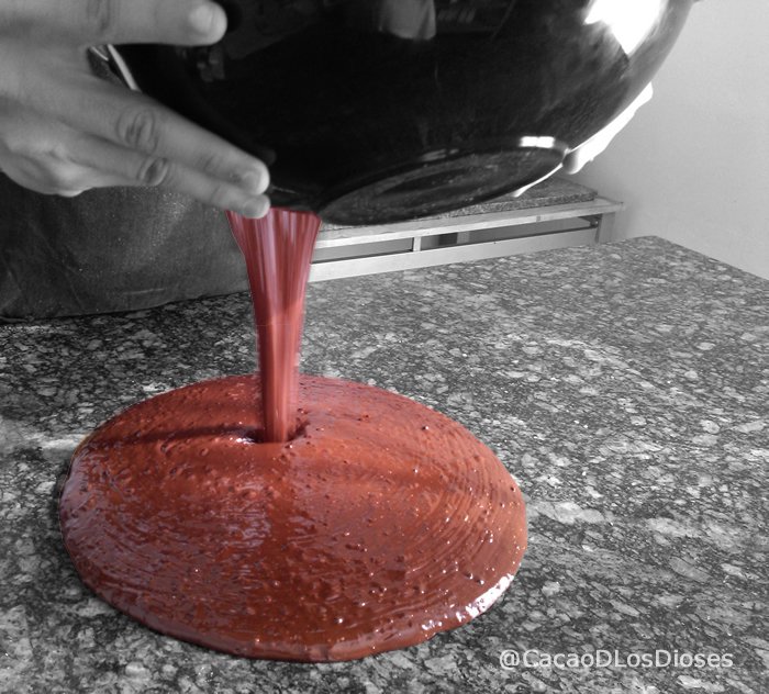 CacaoDLosDioses's tweet photo. Foto vintage, el chocolate se opuso, es demasiado bueno para ponerse gris.. extraño el laboratorio.. pero es mejor: #QuedateEnCasa
#chocolate #cacaovenezolano #cacaovzla #cocoa #chocolates #chocolatier #megustaelchocolate #amoelchocolate #bartobar #bombon #chocoadict https://t.co/xXi3o3W3SS