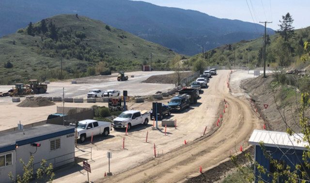 SilverStarTree1's tweet image. If you are Spring Pruning and taking your trimmings to the Dump, 
Remember Social distancing is needed
As people haul their spring cleaning yard waste to the landfill, officials are reminding everyone to keep their distance
zcu.io/EnPU
#springpruning
#silverstartree