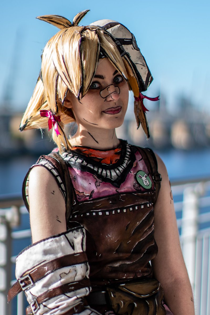 PeredhilCosplay's tweet photo. ⭐️⭐️Pinned Post ⭐️⭐️
Hi, I'm Peredhil, a disabled, queer cosplayer from the UK.
IG: @ Peredhil_cosplay 
FB: Peredhil Cosplay 
I also like to draw and play a lot of TTRPG
Contactable through DM's https://t.co/C8dMDAn47V