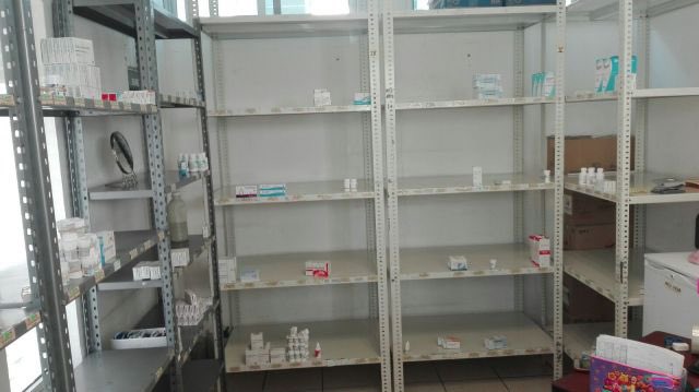 pbperito's tweet photo. @HLGatell Asi se prepara el Sector para la contingencia? parece que habla de un sector salud en otro país porque en este no es como lo plantea, estas fotos son antes de la contingencia, se les ha dicho miles de veces que no debieron recortar tanto el presupuesto a la Salud https://t.co/uI2Huwe9ef
