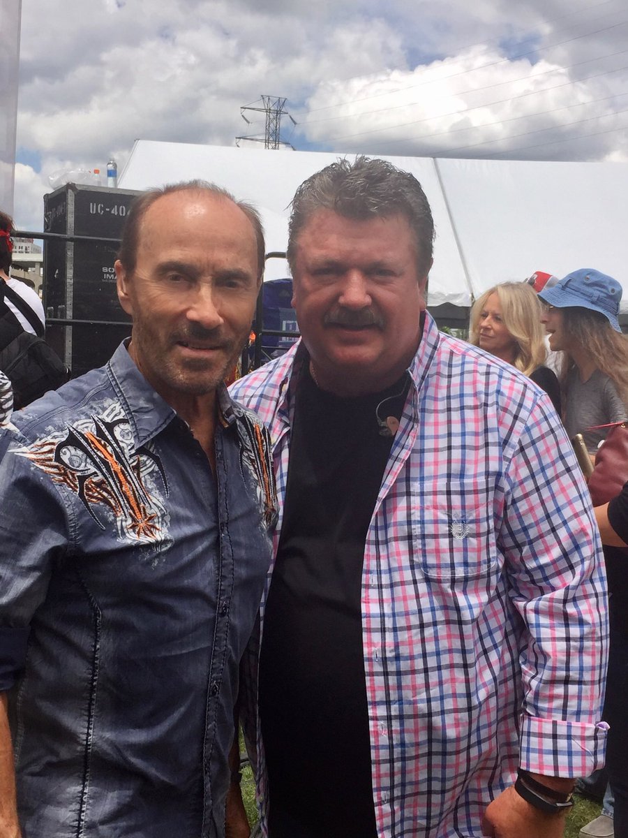 TheLeeGreenwood's tweet photo. Sadly we lose another great country singer this week, my friend #JoeDiffie ... this time to the coronavirus - hard to believe. My thoughts and prayers are with his family. Rest In Peace! @JoeDiffieOnline https://t.co/T42GOg3qdL
