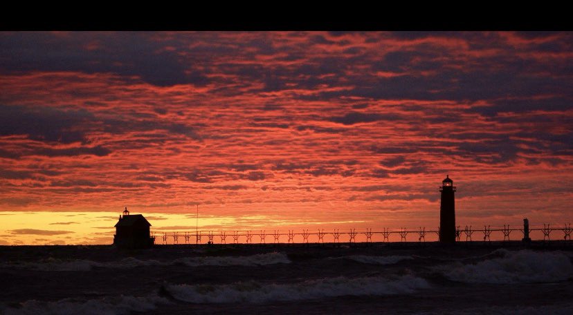 @PureMichigan @NeilWeaverPhoto @mackinacisle @UPTravel 5 mins before this was taken I almost left.  Then the sky just exploded in color. #grandhaven