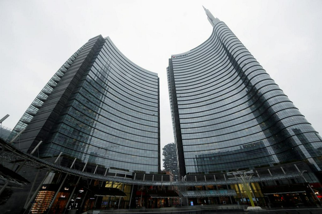 ReutersBiz's tweet photo. Italy's UniCredit puts 2019 dividend, share buyback on hold after ECB recommendation https://t.co/6ZalMTaT1w https://t.co/jPdX5Sn8No