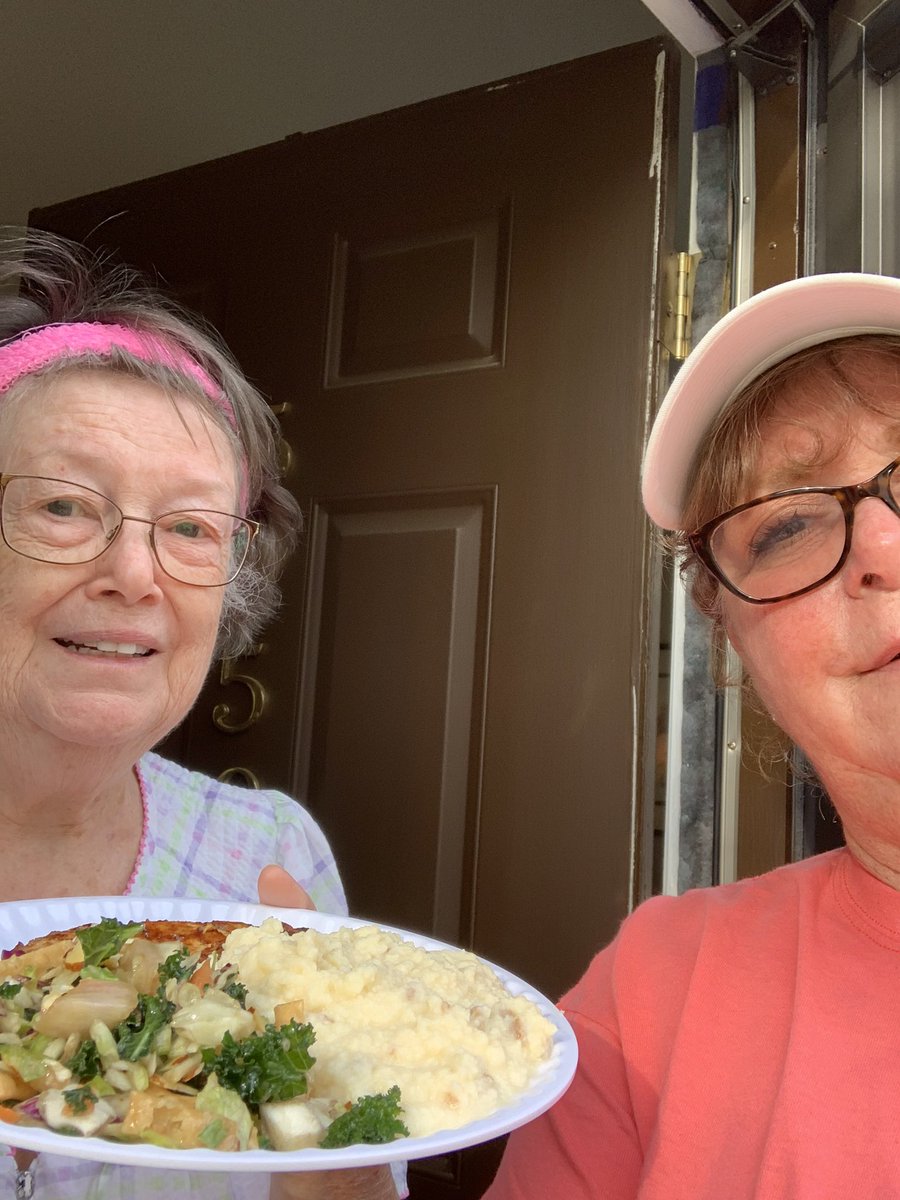 patti_pitoscia's tweet photo. Staying home and continuing #SMESCares for my neighbor.
My mom always told my “play nice”. ❤️ https://t.co/MvLA4SvWrJ