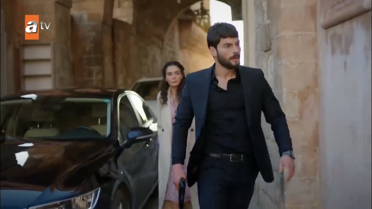 miran: reyyan, stay in the carreyyan: i’ve heard what you said, but i have chosen to ignore it  #Hercai  #ReyMir