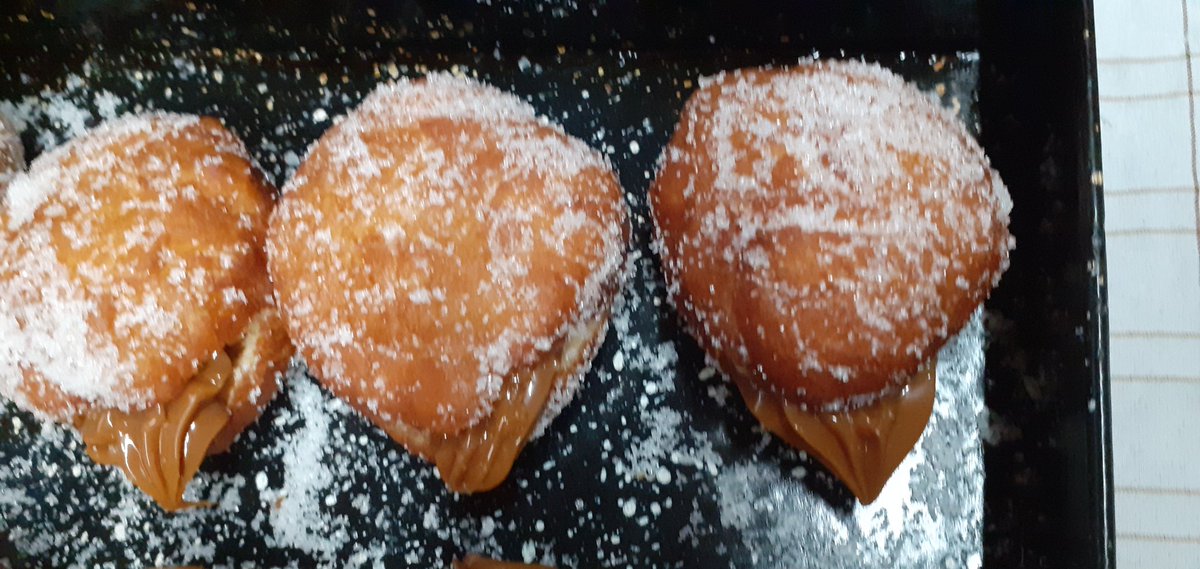 romipipi78's tweet photo. @todonoticias  #YoMeQuedoEnCasa hicimos berlinesas de dulce de leche y pastelera... riquísimas https://t.co/HhzXuywVBO