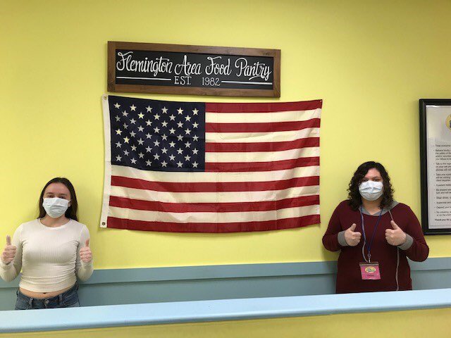 FirstLadyNJ's tweet photo. Flemington Area Food Pantry volunteers are serving the Hunterdon community by drive-thru! They have seen a 34% increase in visits since last Monday & a 166% increase in new clients.
We are 100% thankful for their dedication to the community #NJThanksYou #HunterdonStrong 🥫🙏❤️ https://t.co/mfVMh1Zj31