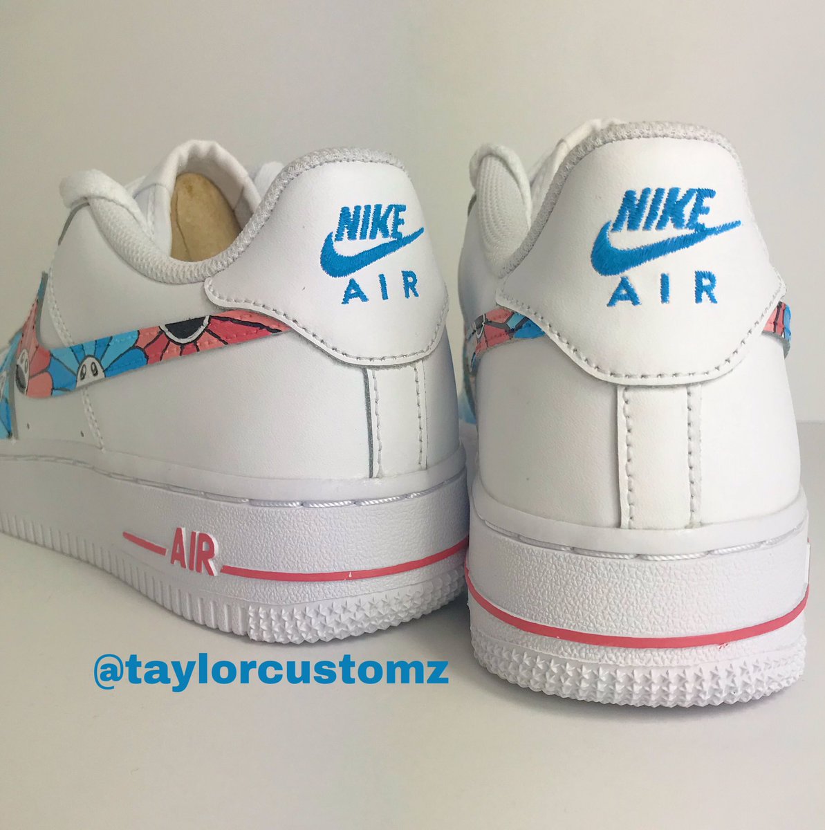 taylorcustomz's tweet photo. Pink and Blue Murakami Flower AF1 #murakami #af1custom https://t.co/lal763Jtgu