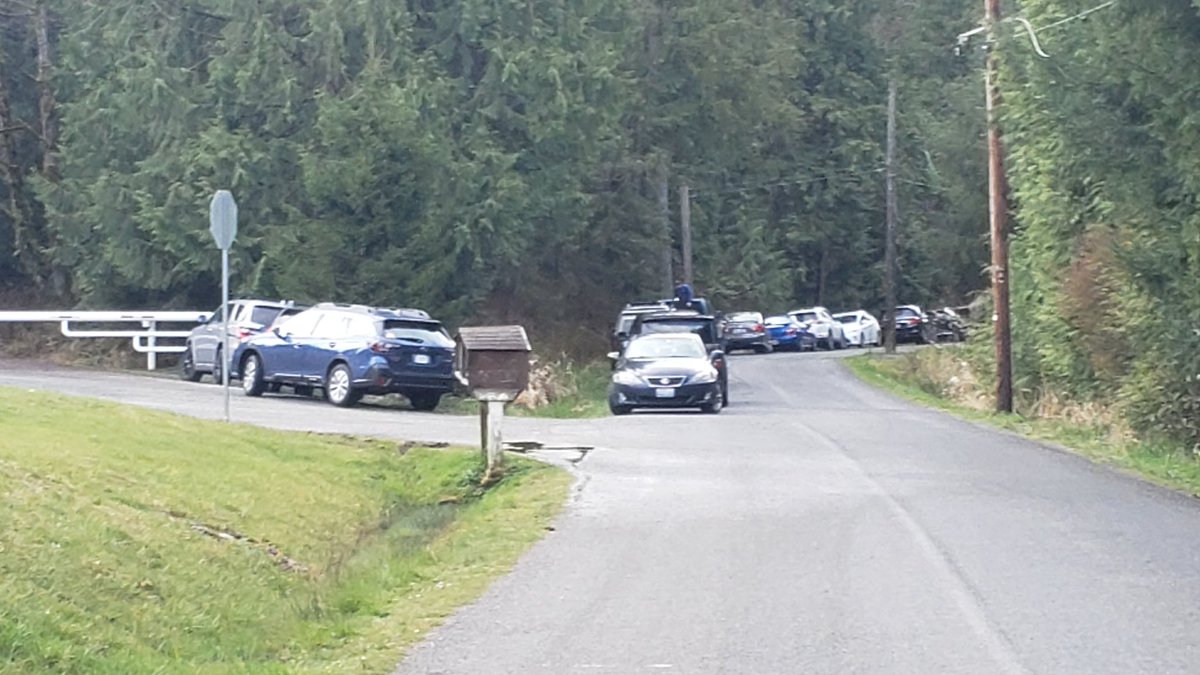 Obviously the #StayHome order in WA state doesn't apply to these folks. ☹ #COVID19 #LordHillRegionalPark
<a href="/snocounty/">Snohomish County</a>