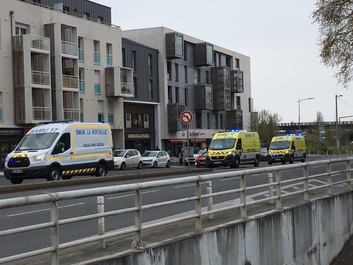 Nos équipes LR/Rochefort ont organisé le transfert de 3 patients pour soutenir les Hôpitaux du Grand Est notamment.
MERCI à tous ceux qui ont été mobilisés ces derniers jours afin d'assurer une prise en charge dans les meilleures conditions. Un engagement dont on peut être fier!