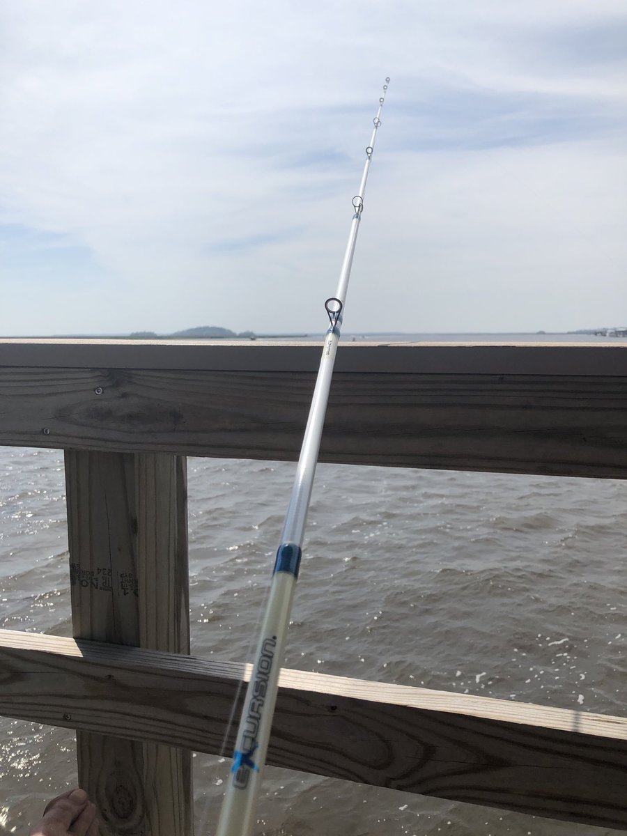 MichelleGirage's tweet image. Gettin a line wet! Social distancing at its best. #burnsideisland #linewet #practicingsocialdistancing