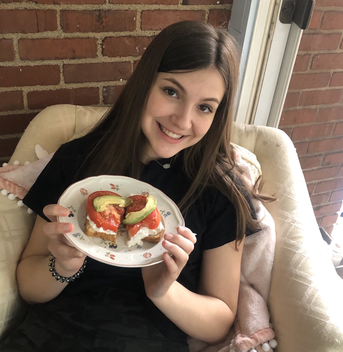 chrissacooks's tweet photo. Today my family participated in a series of βThank the Farmerβ meditations π©βπΎ π¨βπΎ There is a lot to be grateful for π½ #MindfulKitchen #LifeIsDelicious https://t.co/5xOQ5bcFhl