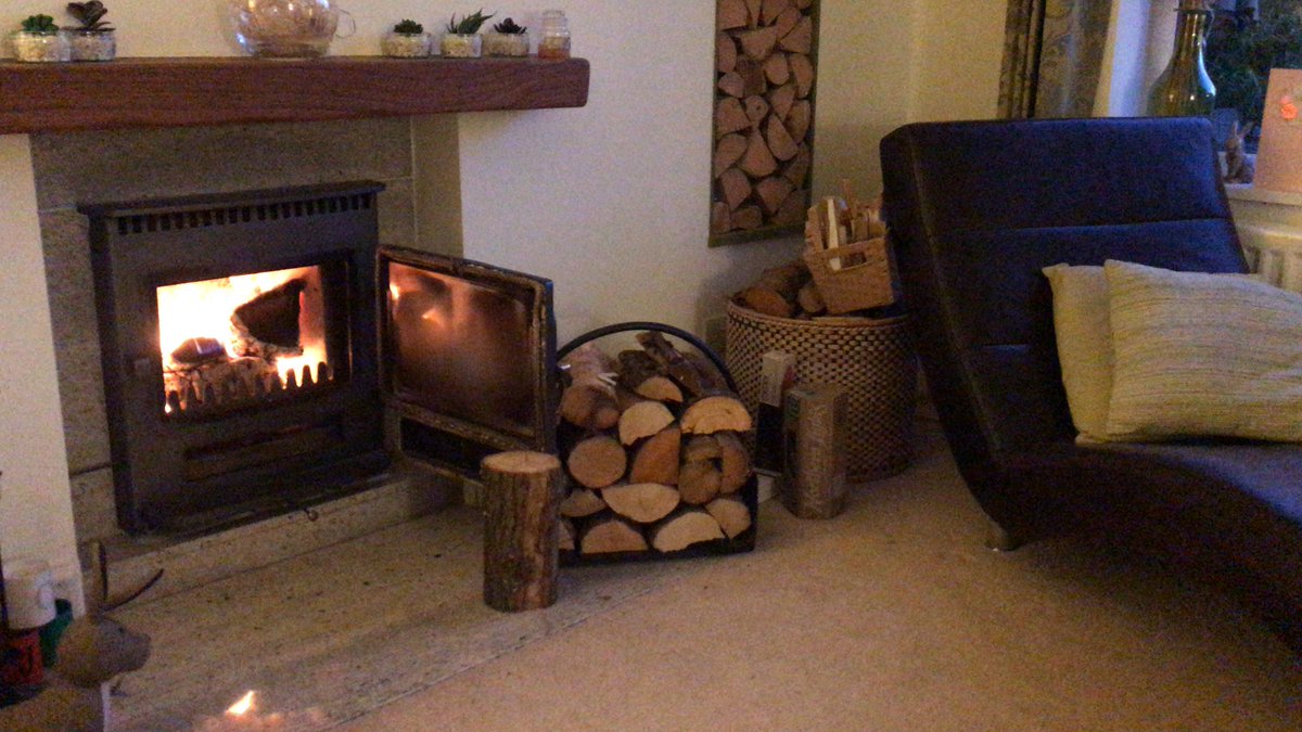 Clocks went forward for summer working! Had snow today just to signify that Summers around the corner and we had a power cut for 3 hours! No internet for the teenager in the house - just how bad can it be at the end of the first 7 days locked in. Still not all bad carbon + fire!