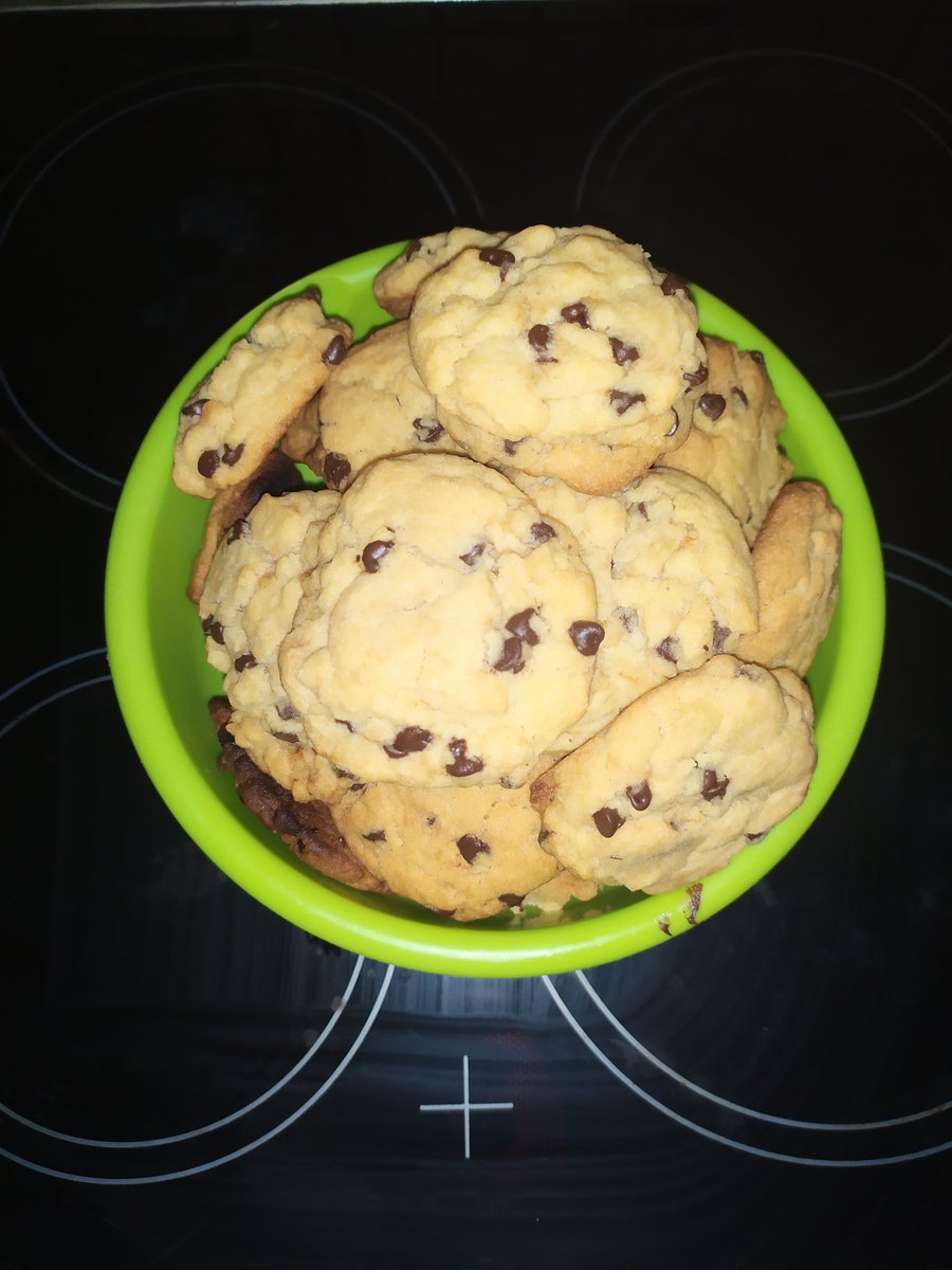 Neptune_31's tweet photo. 1ère fois que je fais des cookies au pépites de chocolat noir ☺️.
Bon ils ne sont pas parfaits certes, mais l'importance c'est que c'est bon !
Merci à @Gastronogeek pour la recette ! 🍪😁🍪 https://t.co/jKn3dyIe1S