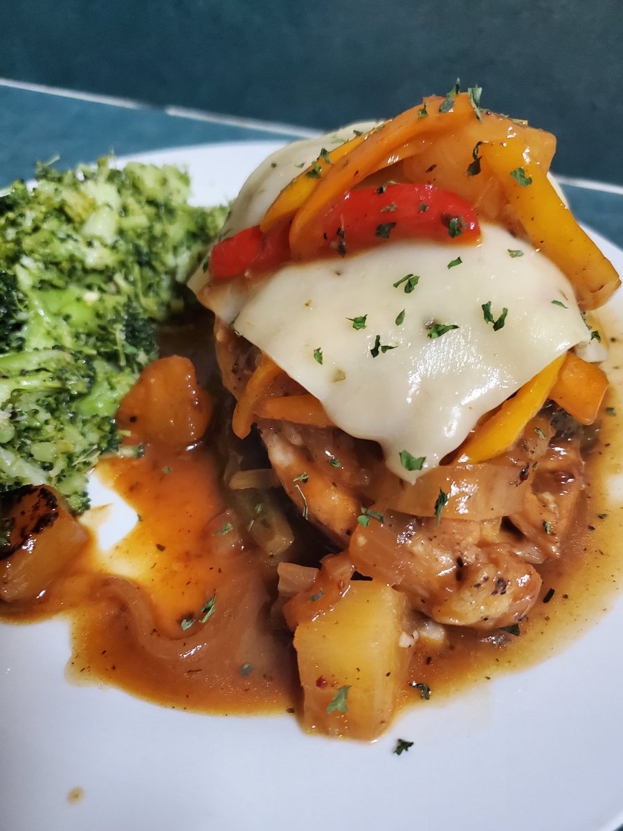 NotAChef4's tweet photo. Day #16 of my #122dayhealthjourney, I have a question for you....... What's your favorite chicken dish? Did you create the recipe, find it on the internet, is a family recipe, or other? And who cooks it? 
Our family favorite is pepper and pineapple stuffed jerk chicken! https://t.co/JKrwYiDh8E