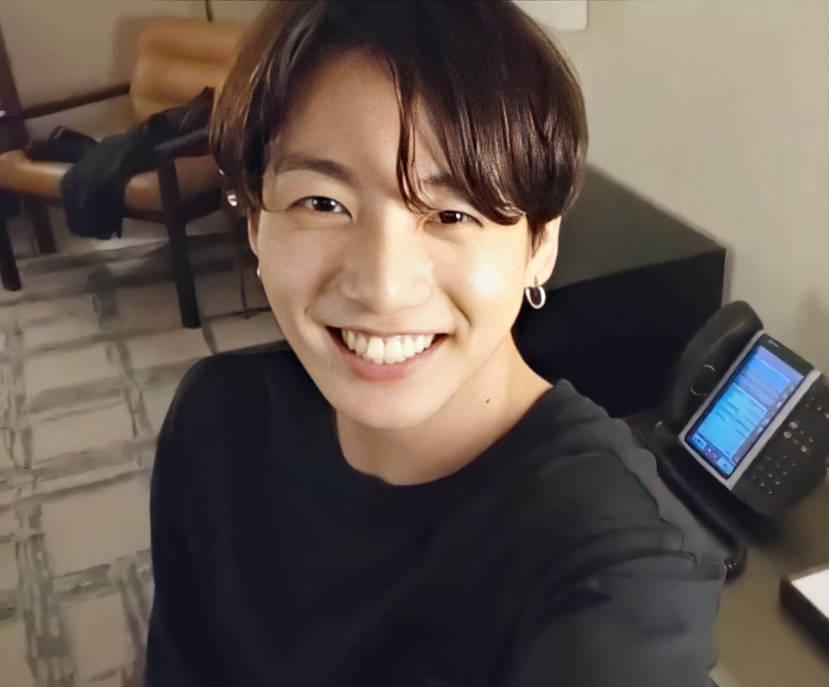 firstsight_jk's tweet photo. This is too much. Where are you? 🥺 
Here are some photos of Jungkook that we can look at to help ease the pain. 😂😭😂😭 https://t.co/bGDXqa9m25
